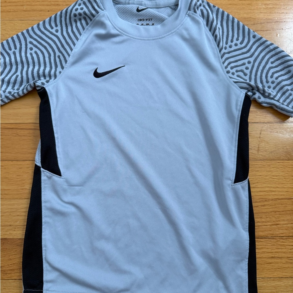 Nike Dri-FIT Gray Performance Shirt boys 5/6